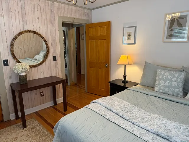 Queen Bedroom