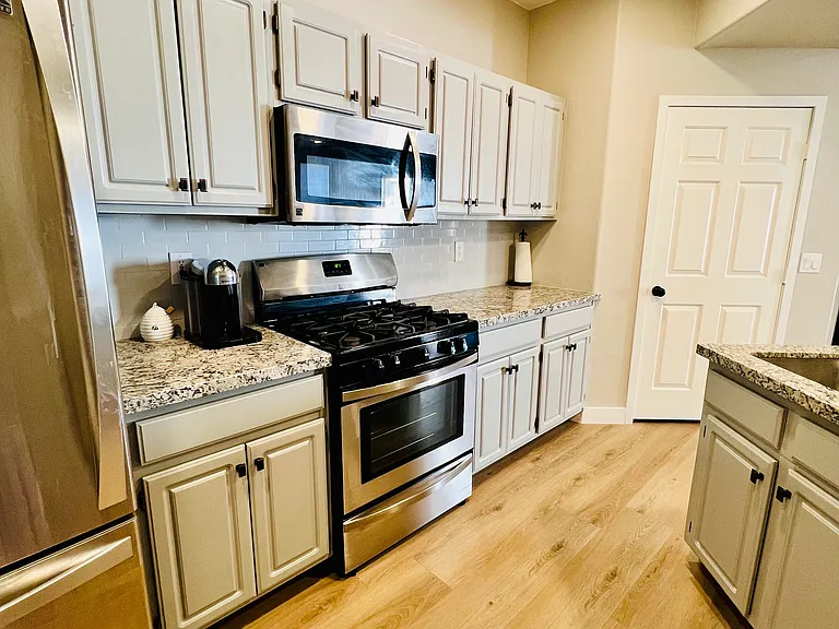 8555 W Russell Rd #1002 — Photo 11