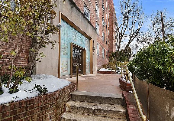 2nd image of 5601 Riverdale Ave APT 6S