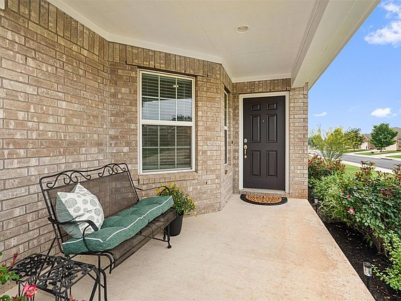 5th image of 400 Fannin Ct