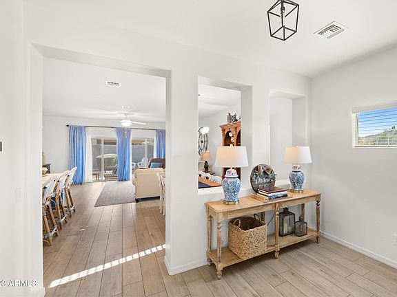 5th image of 945 W BANYAN Avenue