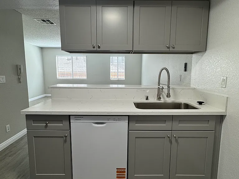 1171 Allen Ave #5 — Photo 3