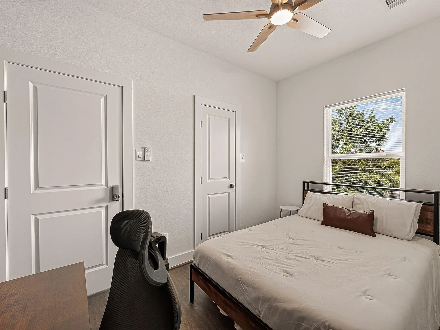 4 bed, 10.0 bath, 2414 sqft, $1,161 — Photo 3