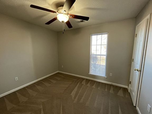 5th image of 4321 Edmonton St
