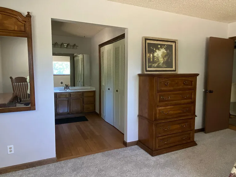 Shasta Way — Photo 16
