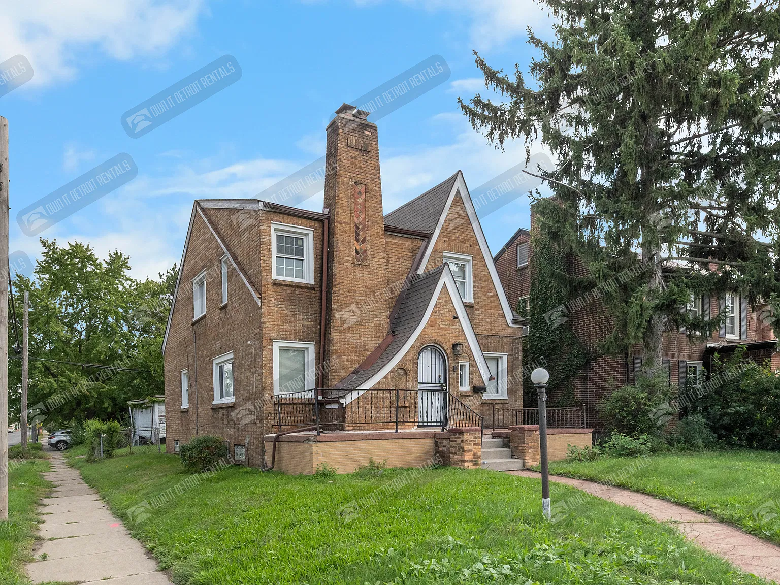 House- Colonial — Photo 2