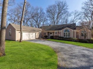 8579 New Suffolk Ave, Cutchogue, NY 11935