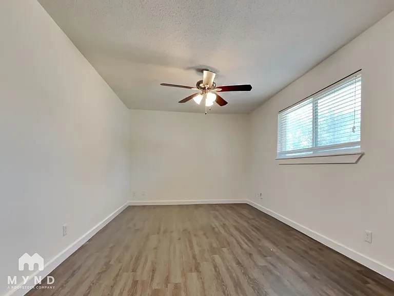 1604 Parker Ln #B — Photo 7