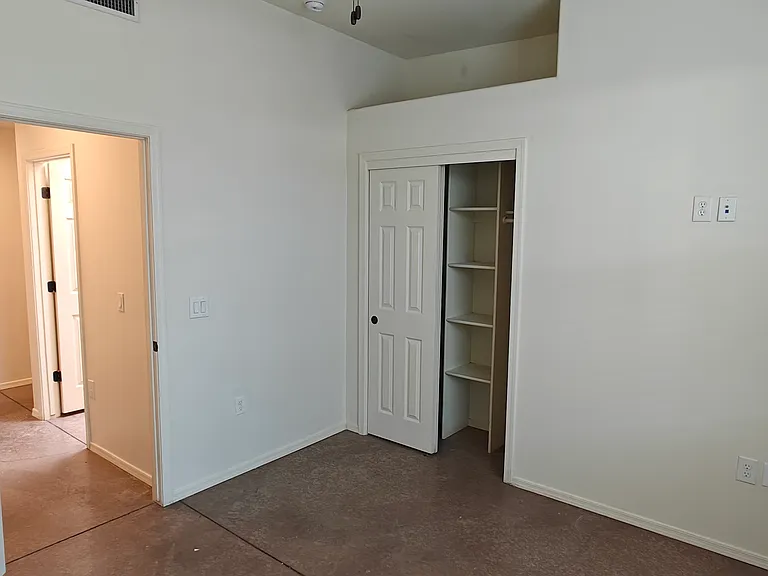 348 E Adams St #2 — Photo 13