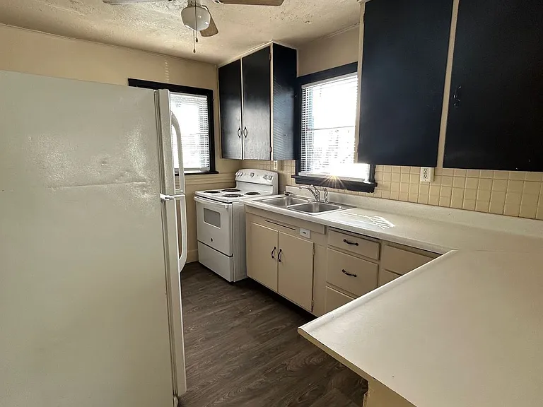 126 N 15th Ave — Photo 7