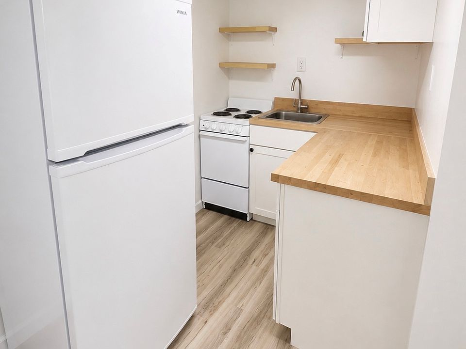2nd image of 403 Durbin Dr #1
