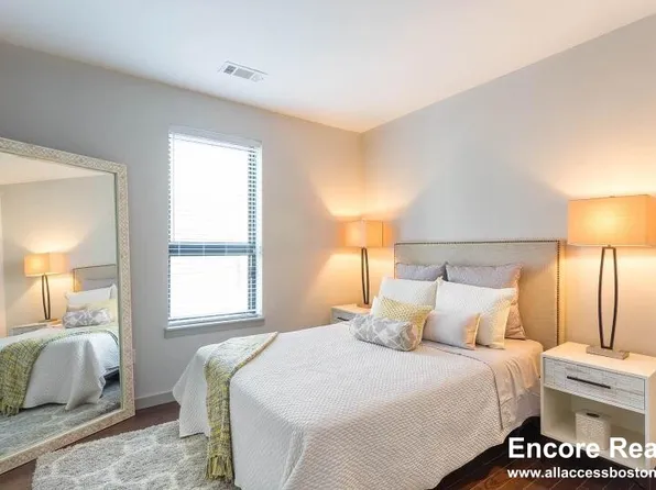 41 Marion St #U215, Brookline, MA 02446