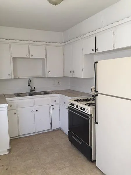 1330 Columbine — Photo 2