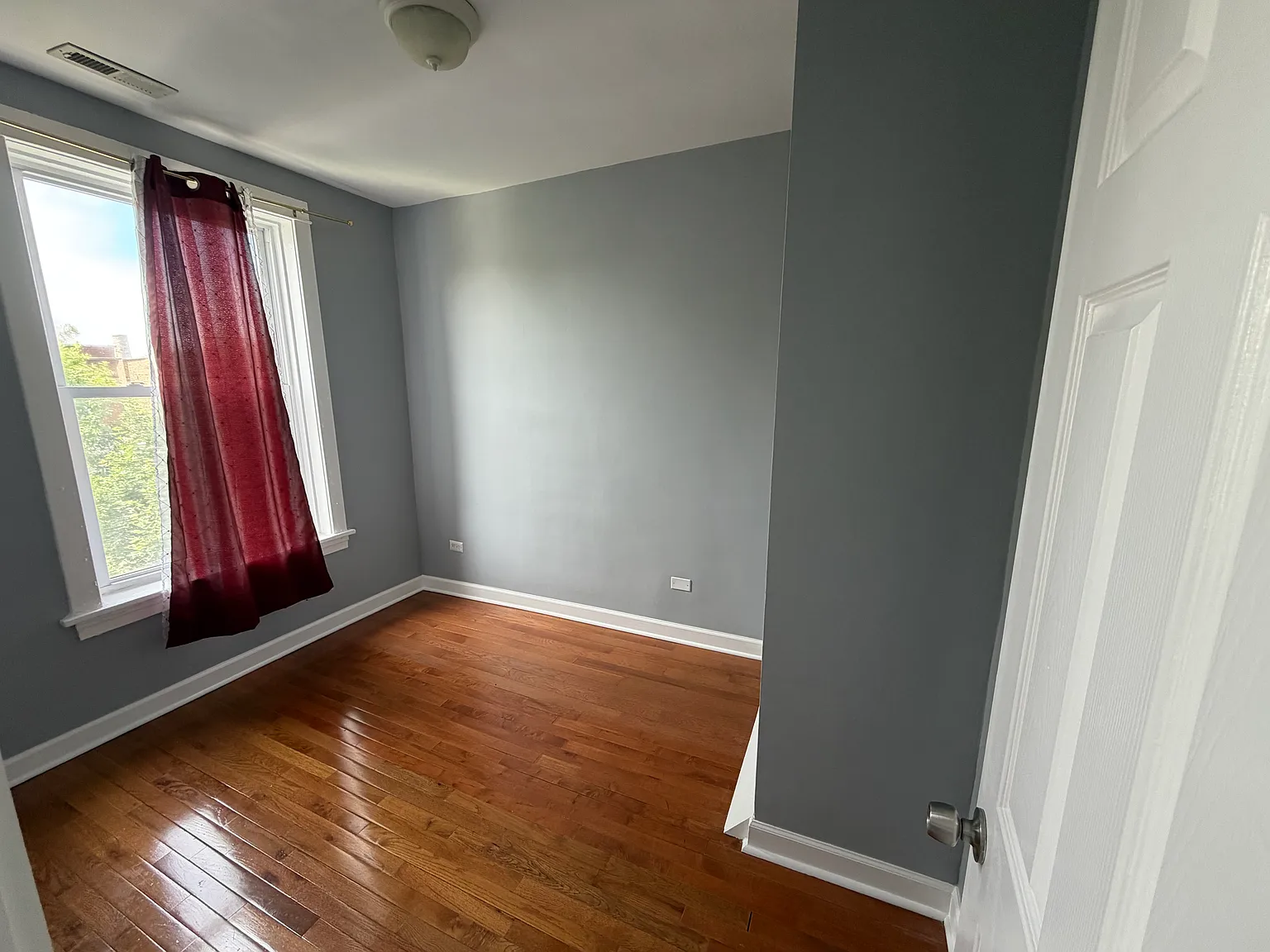 3 bed, 1100 sqft, $1,600 — Photo 4