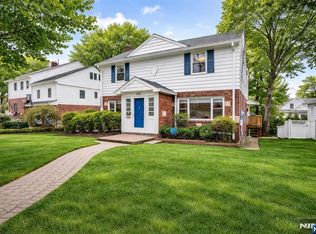 1284 Wellington Ave, Teaneck, NJ 07666