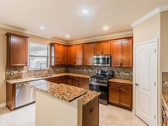 4th image of 16414 Lanesborough Drive