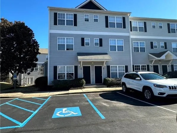 114 University Village Dr APT A, Central, SC 29630