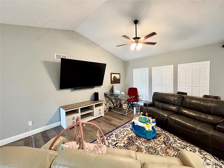 315 Star Ln — Photo 6