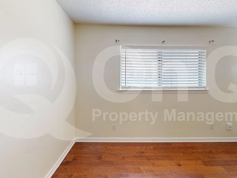 5835 Sandhurst Ln #D — Photo 7