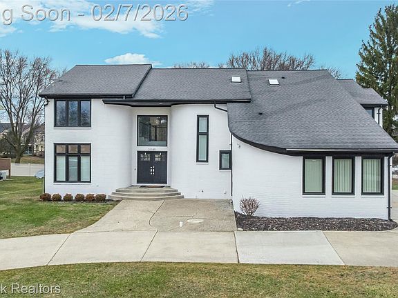 3rd image of 31189 Country Ridge Cir