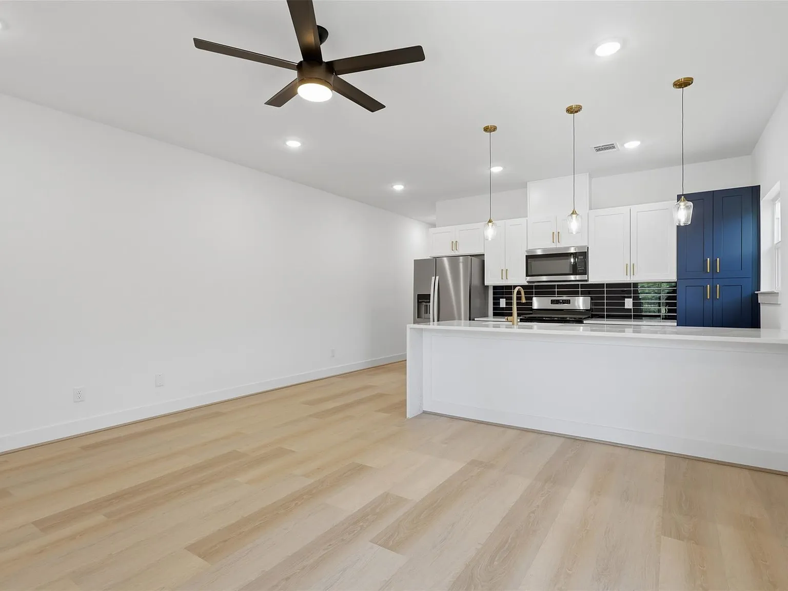 4 bed, 2.0 bath, 1616 sqft, $2,300 — Photo 4