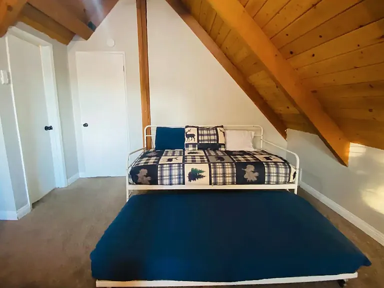 858 Pine Ln — Photo 15