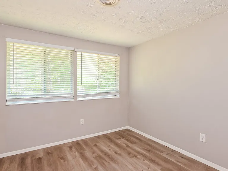 1860 Suwanee Ridge Ct — Photo 12