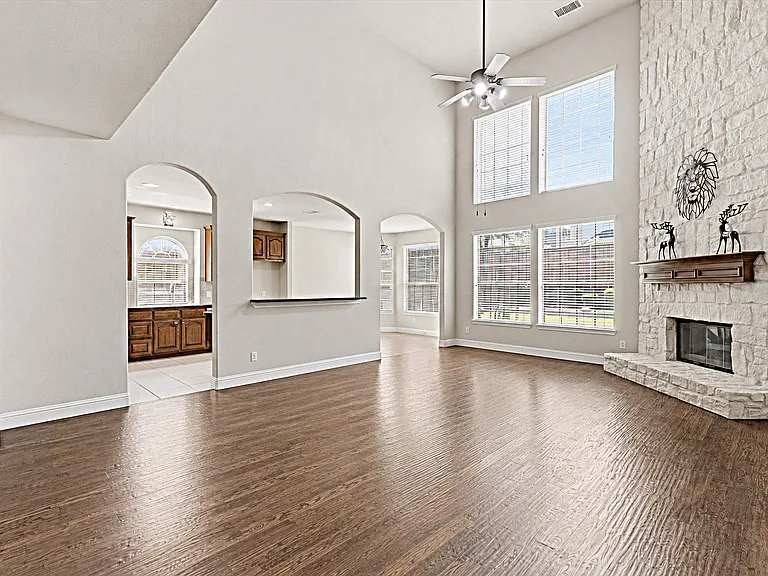 357 Spring Meadow Dr — Photo 4