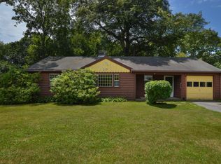 61 Minot St, Falmouth, MA 02540