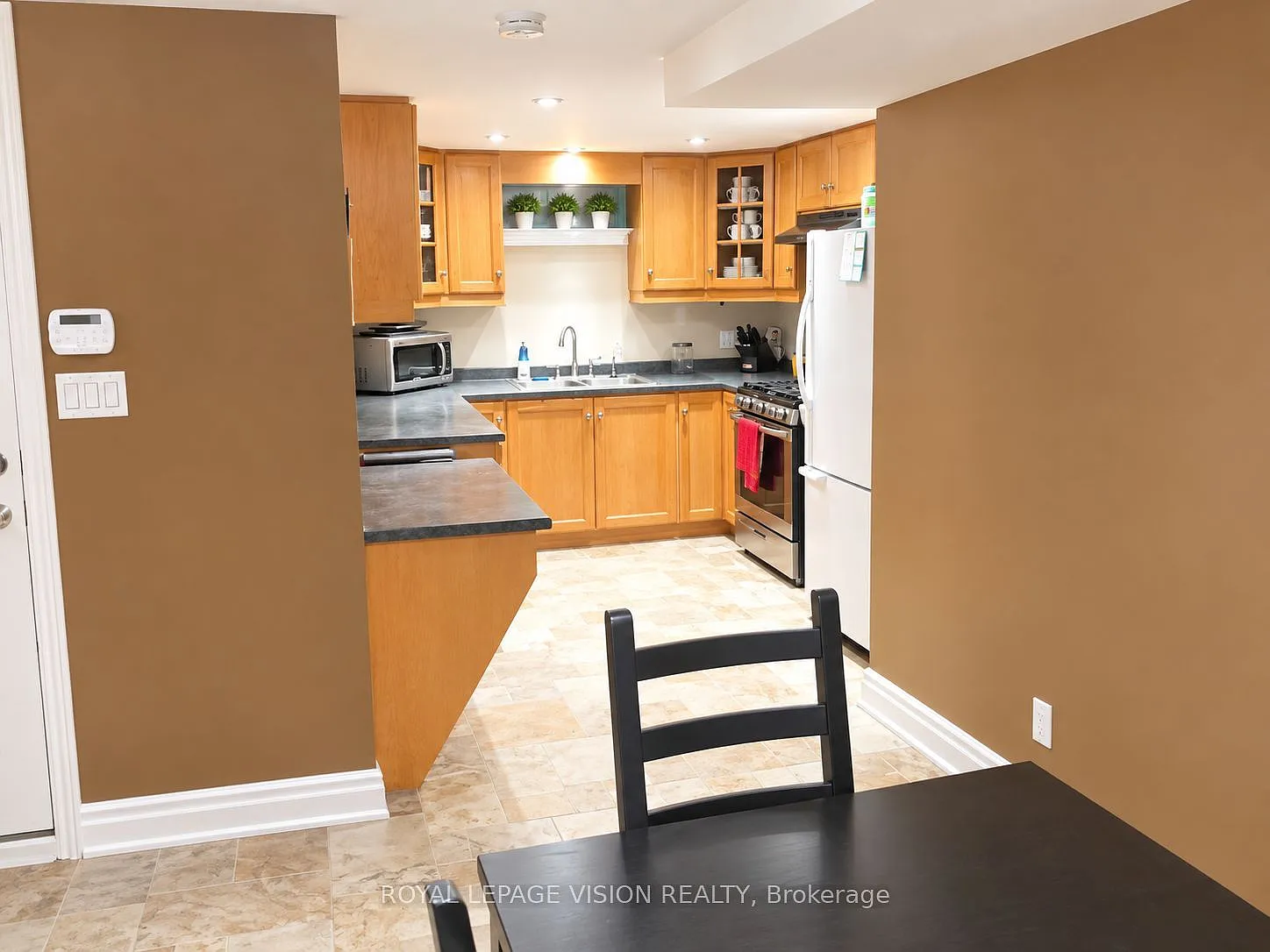 2 bed, $2,050 — Photo 3