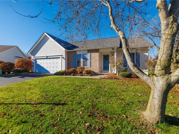 32 Parliament Cir, Rochester, NY 14616