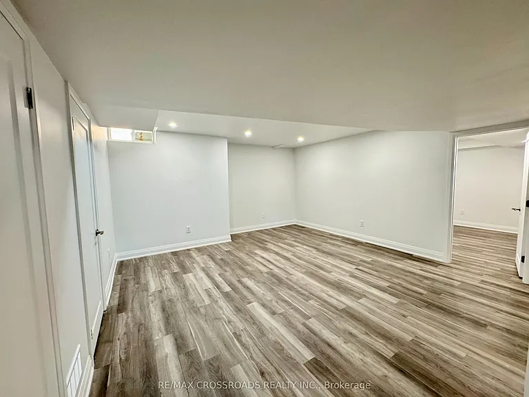 375 Wilfred Murison Ave #BASEMENT — Photo 15