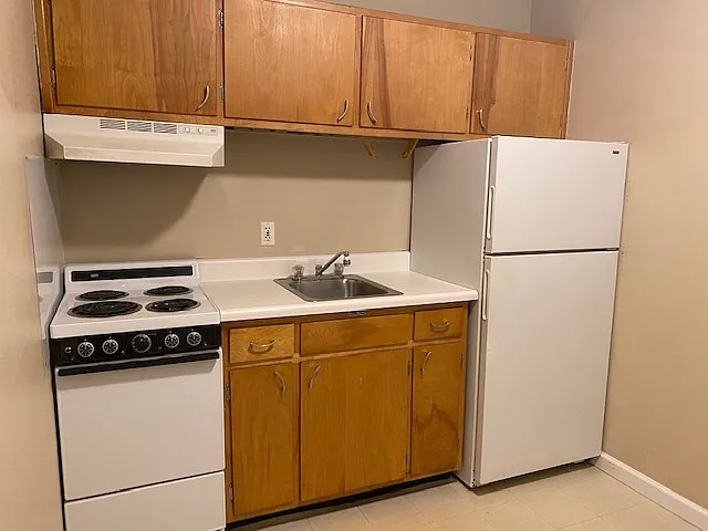 Westwood Apartments — Photo 24