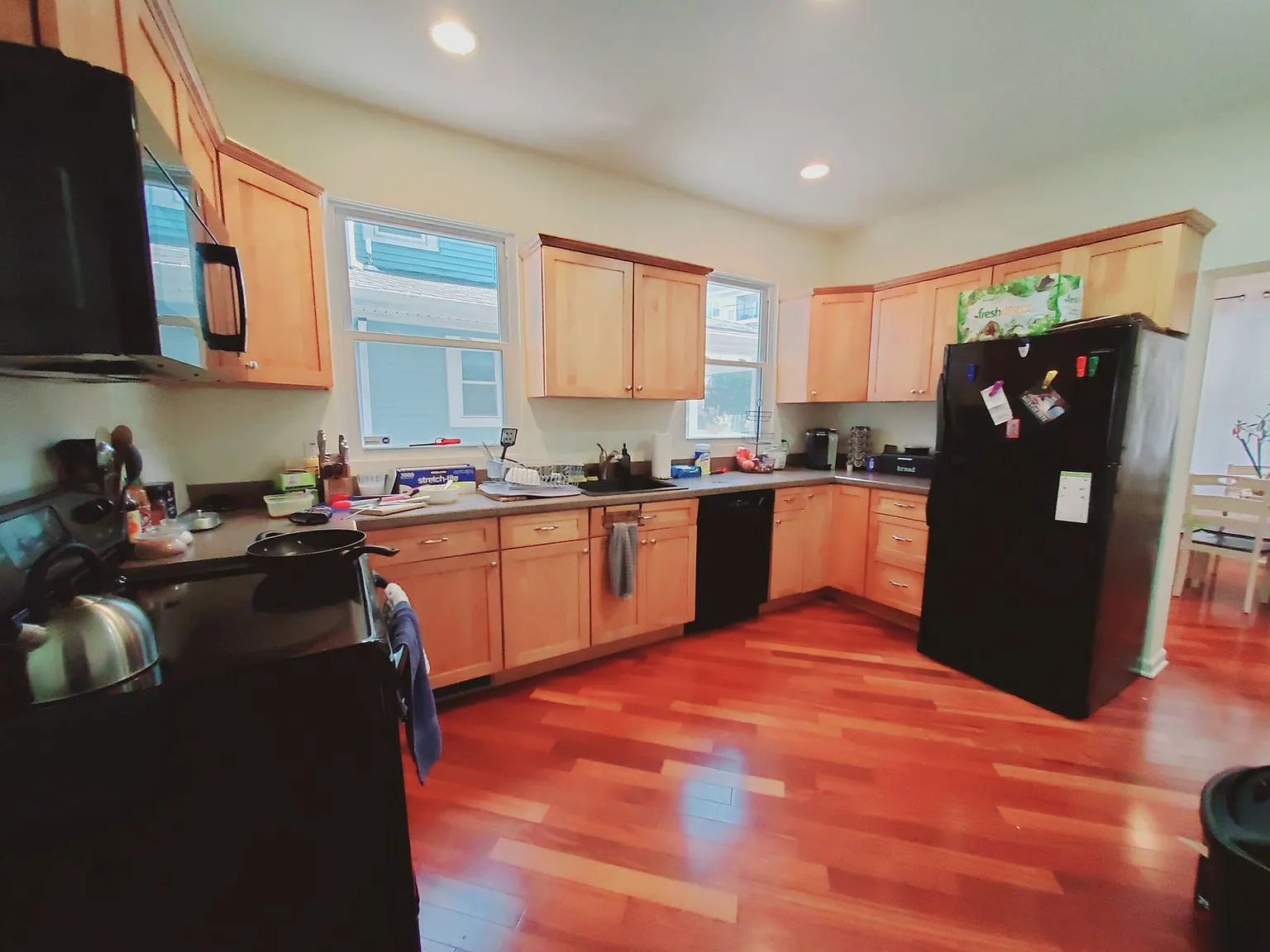 2 bed, 1.0 bath, 1875 sqft, $3,700 — Photo 2