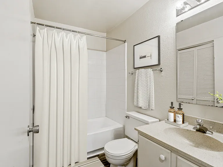 Eastchester Ridge Apartments — Photo 42