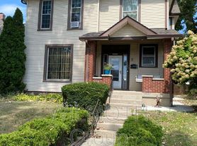 1230 E Ohio St