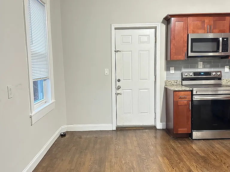 3110 Washington St #3 — Photo 4