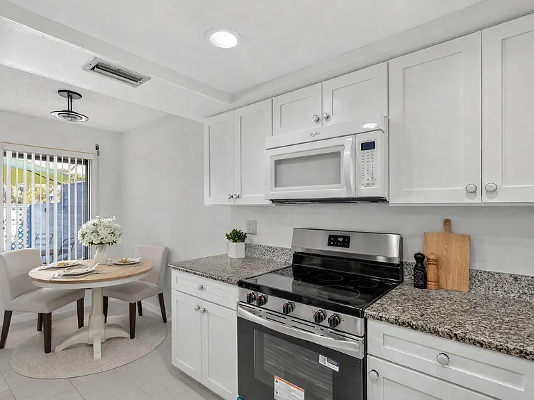6184 SE Georgetown Pl — Photo 7