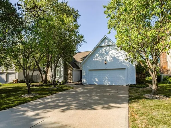 4821 W 121st St, Overland Park, KS 66209