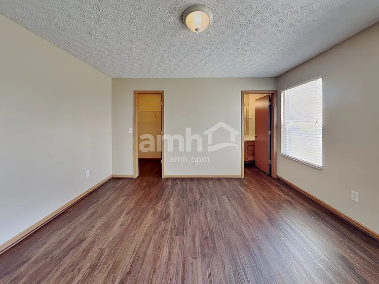 8245 Crete Ln — Photo 12