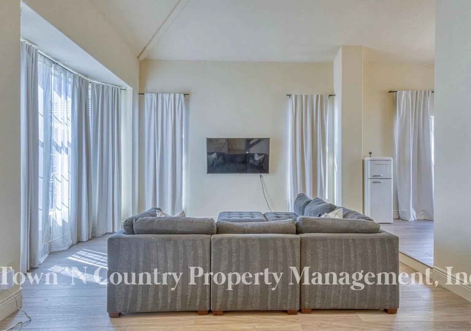 Spacious & Beautifully Upgraded Home in Las Palmas I Salinas! — Photo 4