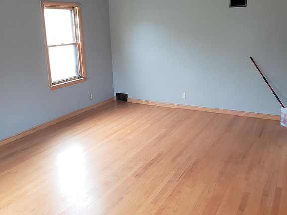 5th image of 8409 W Fiebrantz Ave