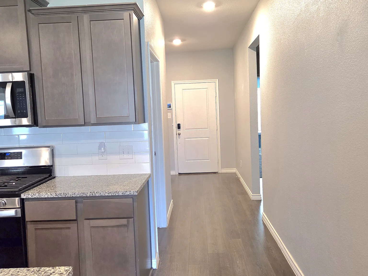 3 bed, 1622 sqft, $2,100 — Photo 3