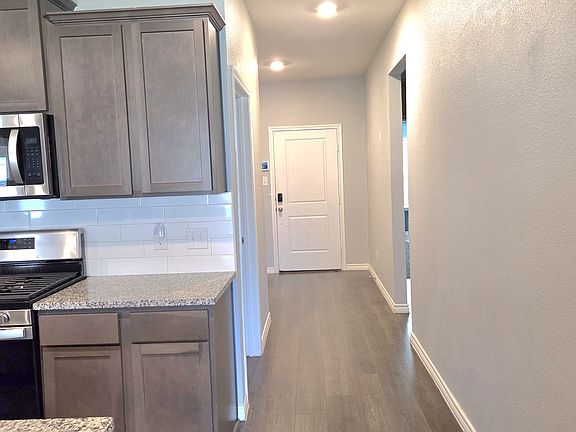 3rd image of 1105 Maverick Way