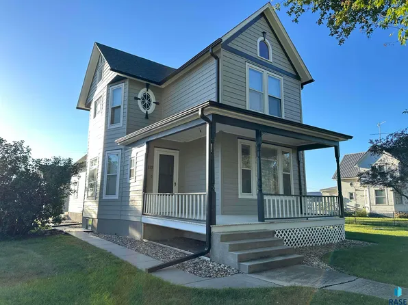 113 N Pearl St, Menno, SD 57045