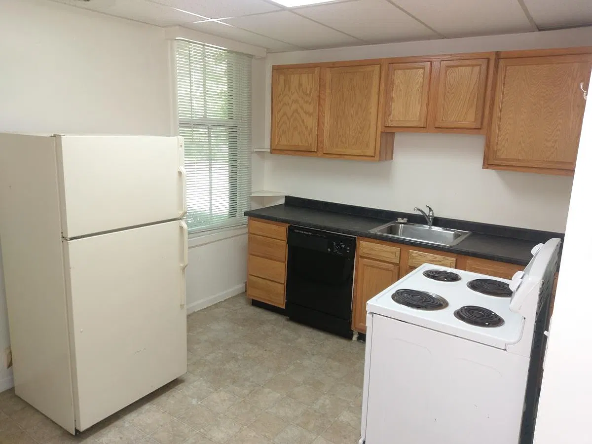 2 bed, 1.5 bath, 1850 sqft, $1,695 — Photo 3