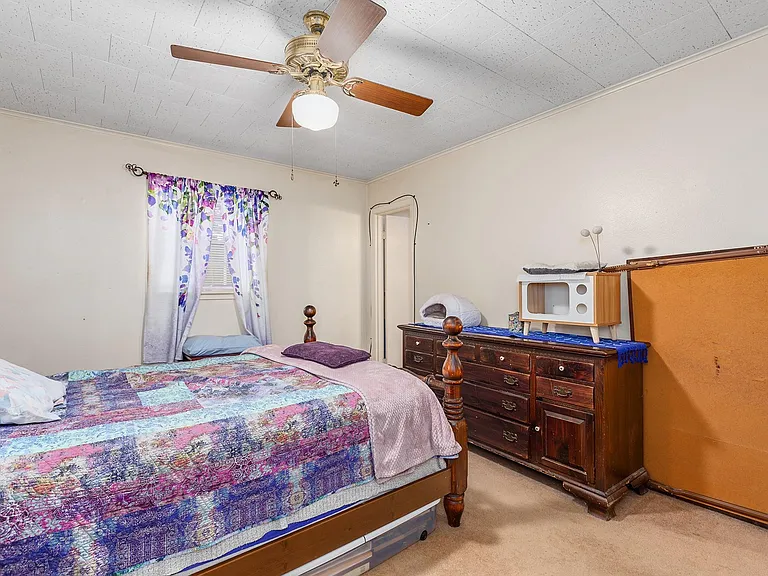 1105 Ada St — Photo 16