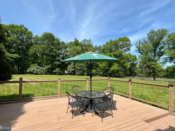 6 Aqua Ter, Pennington, NJ 08534