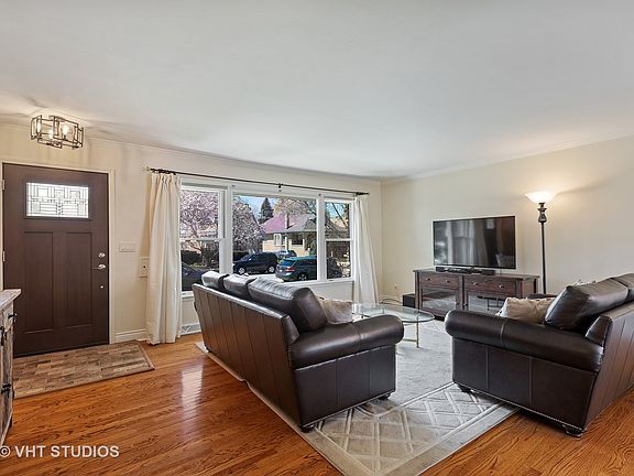 2nd image of 6311 N Melvina Ave