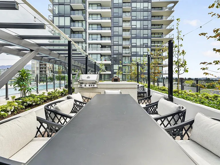 E 13th St — Photo 21